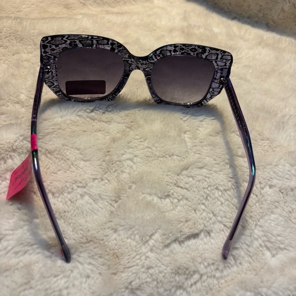 NWT Betsey Johnson Sunglasses Black Grey Snakeskin pattern Retro 100% UV Sun Pro main image 11